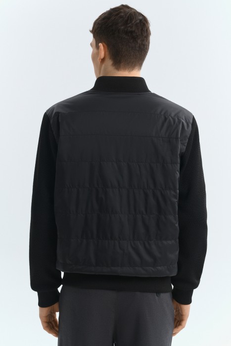 утепленный бомбер по цене 5890 руб вид справа