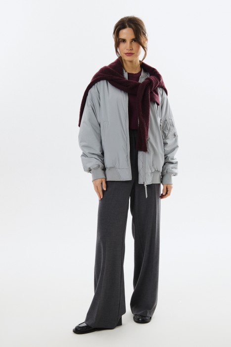 утепленный бомбер из россии вид сбоку