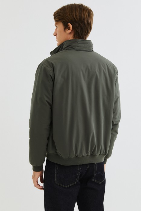 утепленный бомбер по цене 5170 руб вид справа