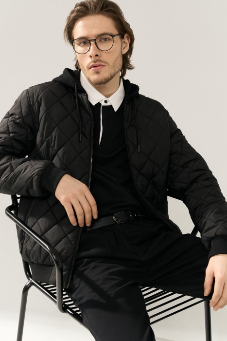 утепленный бомбер по цене 5460 руб вид справа