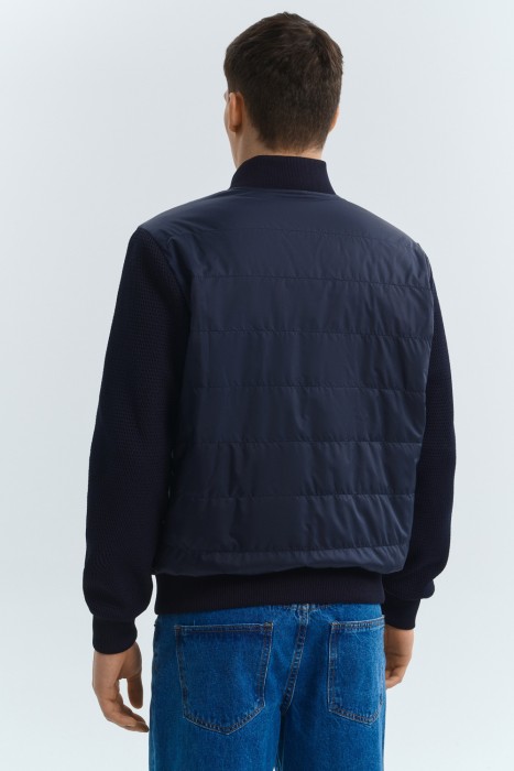 утепленный бомбер по цене 9880 руб вид справа