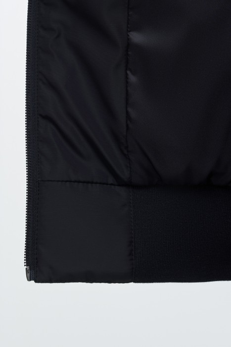 утепленный бомбер из россии вид сбоку