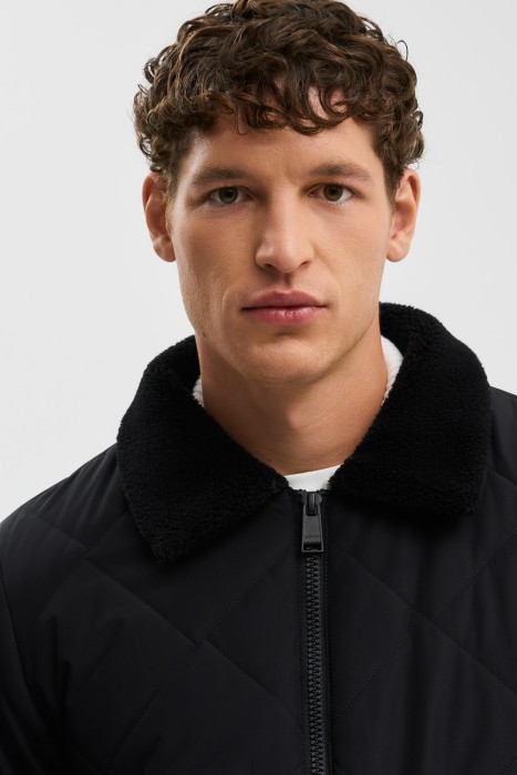 утепленный бомбер из россии вид сбоку