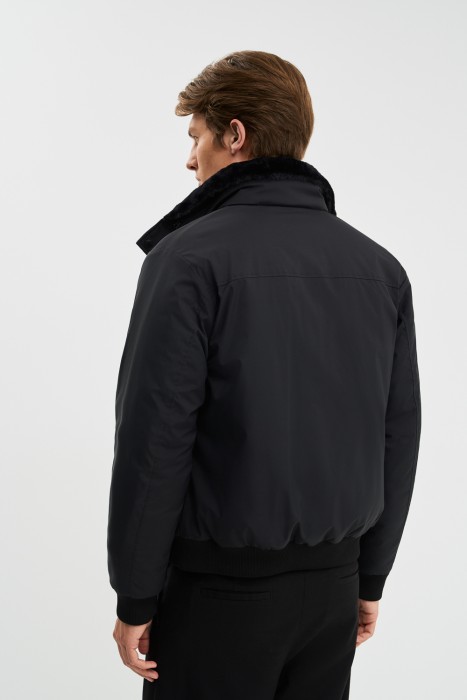 утепленный бомбер из россии вид сбоку