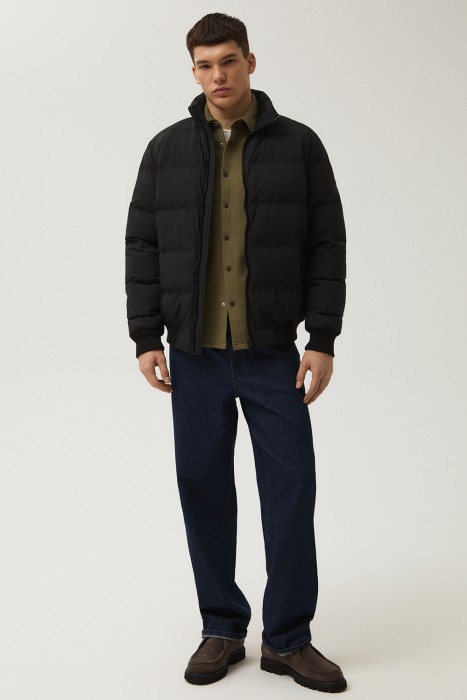 утепленный бомбер из россии вид сбоку