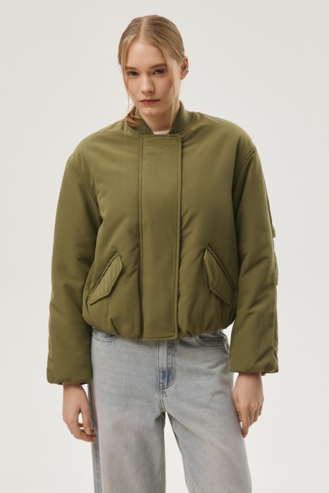 утепленный бомбер от бренда снежная королева вид слева