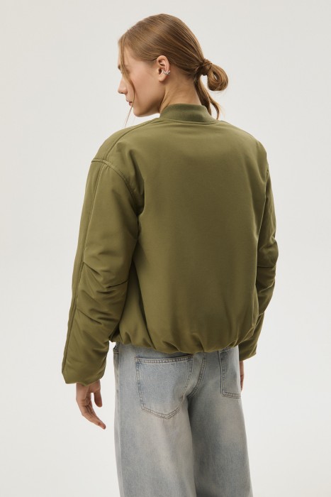 утепленный бомбер по цене 4690 руб вид справа