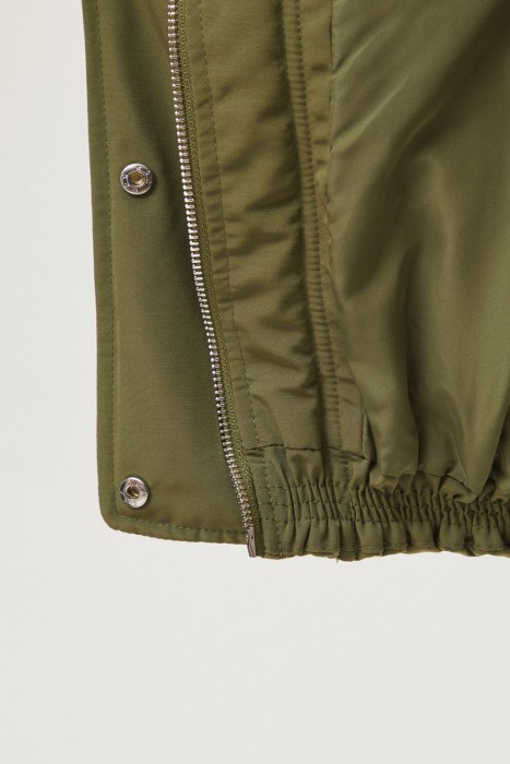 утепленный бомбер из россии вид сбоку