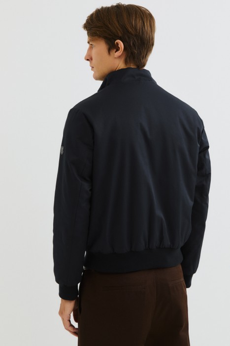 утепленный бомбер по цене 8440 руб вид справа