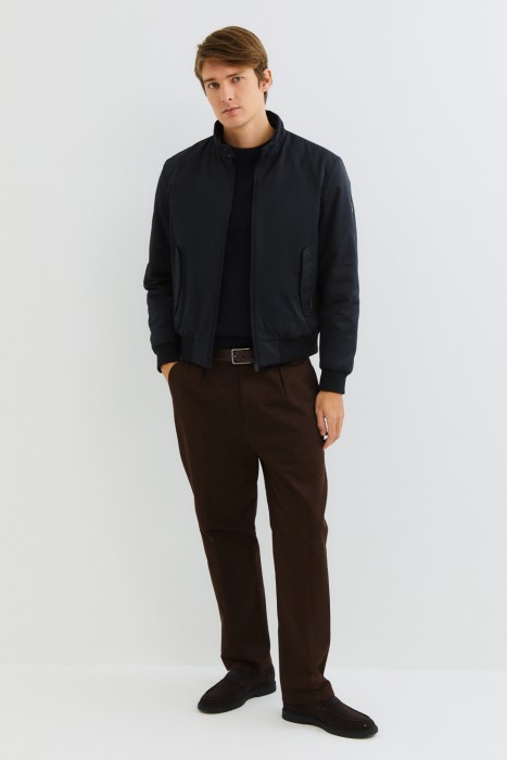 утепленный бомбер из россии вид сбоку