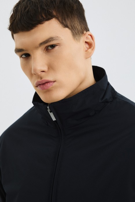 утепленный бомбер из россии вид сбоку