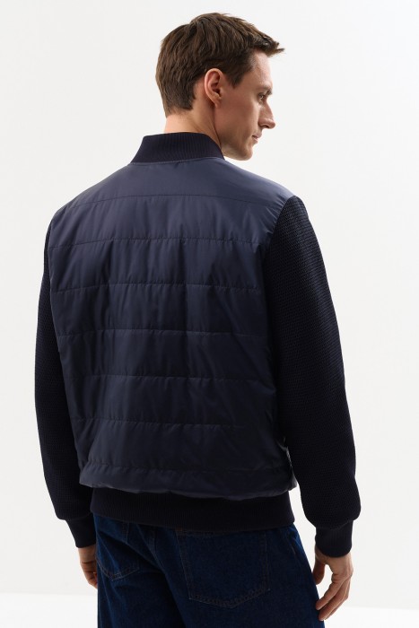 утепленный бомбер по цене 9880 руб вид справа