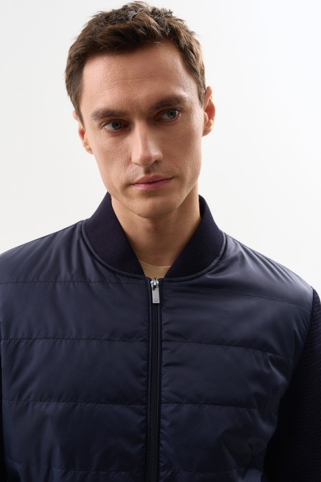 утепленный бомбер из россии вид сбоку