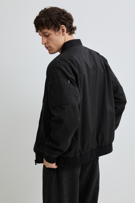 утепленный бомбер по цене 7190 руб вид справа