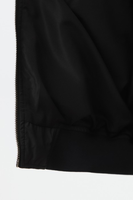 утепленный бомбер из россии вид сбоку