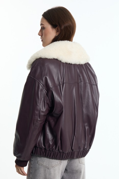 утепленный кожаный бомбер по цене 18760 руб вид справа