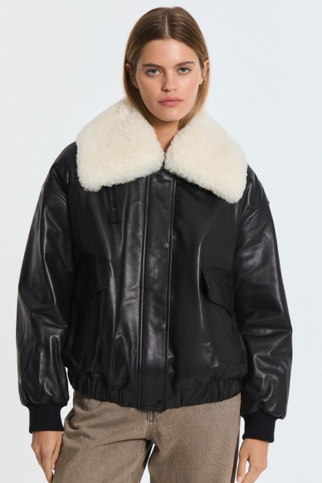 утепленный кожаный бомбер от бренда снежная королева вид слева