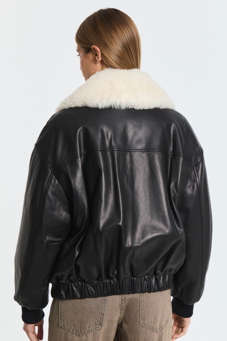 утепленный кожаный бомбер по цене 15280 руб вид справа