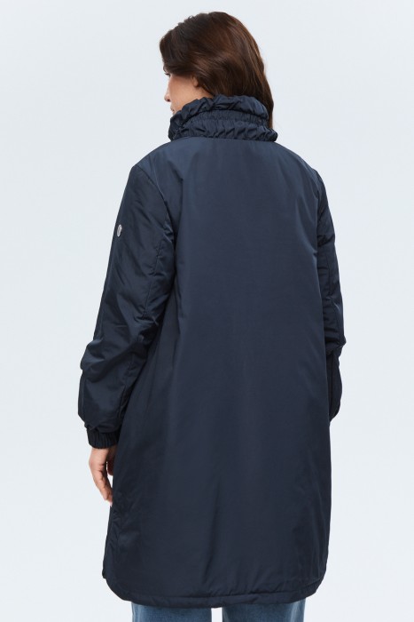 утепленный плащ с поясом из россии вид сбоку