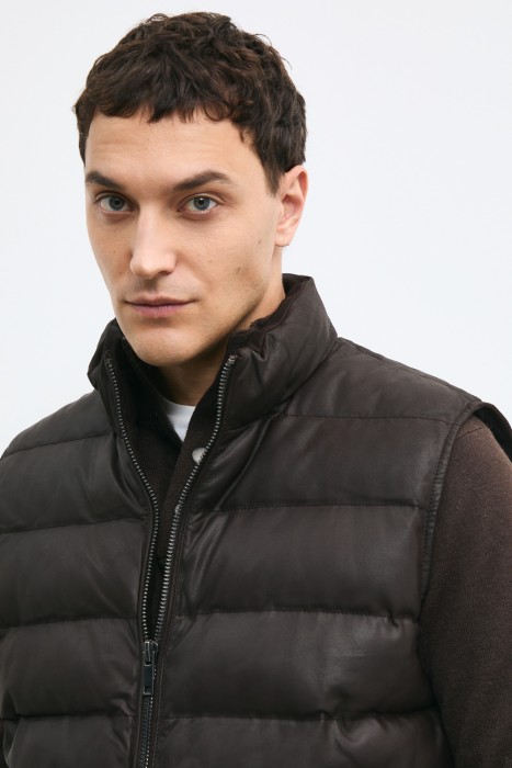 утепленный жилет из натуральной кожи из россии вид сбоку