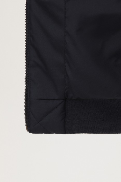 утепленный жилет из россии вид сбоку