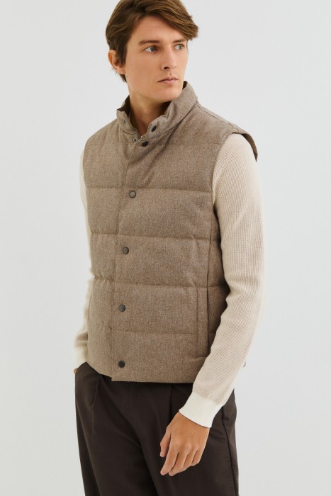 утепленный жилет из россии вид сбоку