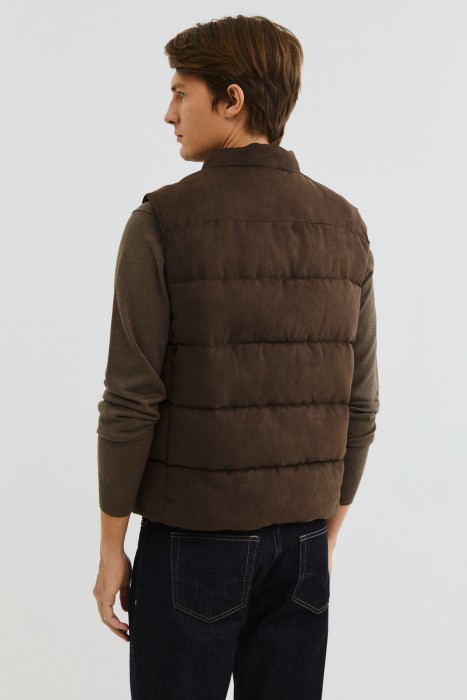 утепленный жилет по цене 4120 руб вид справа