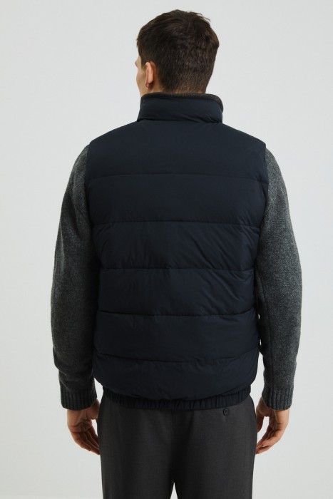 утепленный жилет от бренда снежная королева вид слева