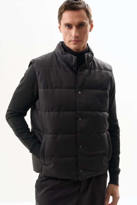 утепленный жилет из россии вид сбоку
