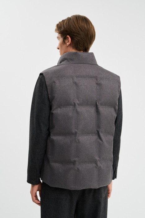 утепленный жилет из россии вид сбоку