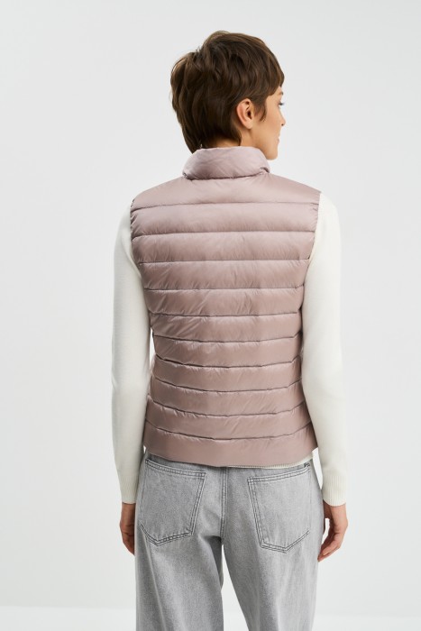 утепленный жилет по цене 1810 руб вид справа