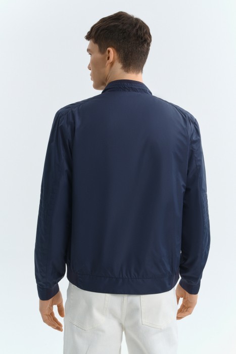 ветровка на молнии по цене 4210 руб вид справа