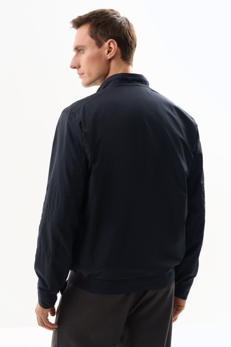 ветровка на молнии по цене 4210 руб вид справа