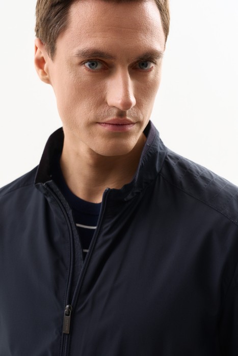 ветровка на молнии из россии вид сбоку