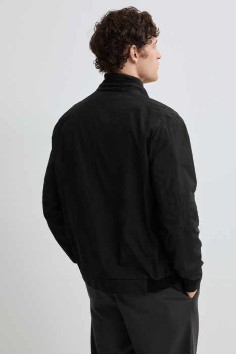 ветровка на молнии по цене 4210 руб вид справа