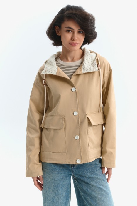 ветровка с капюшоном от бренда снежная королева вид слева