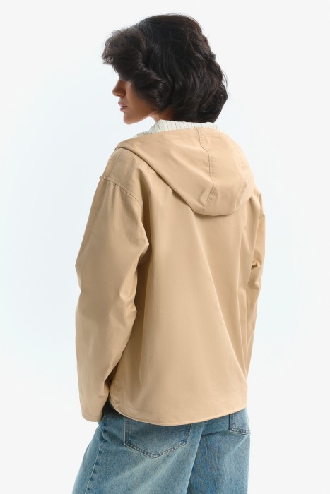 ветровка с капюшоном по цене 4120 руб вид справа