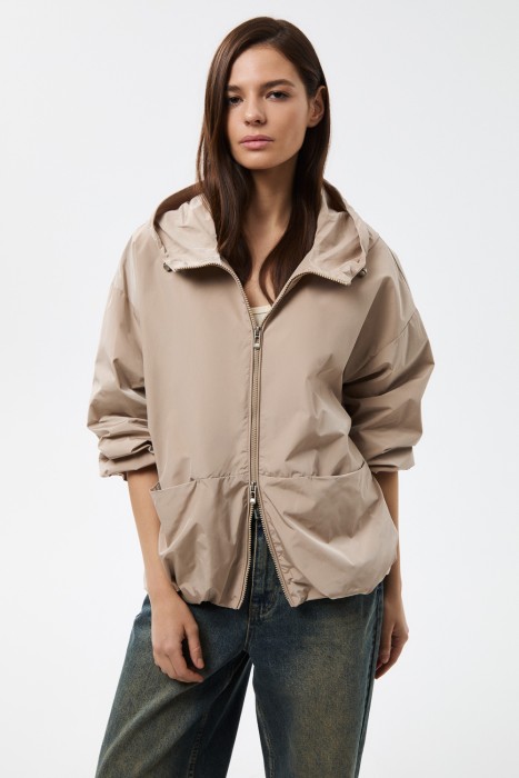 ветровка с капюшоном от бренда снежная королева вид слева