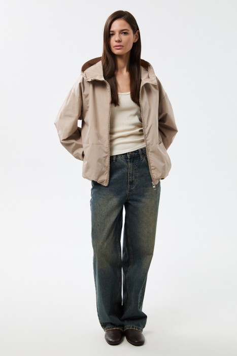 ветровка с капюшоном из россии вид сбоку