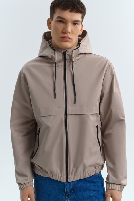 ветровка с капюшоном от бренда снежная королева вид слева