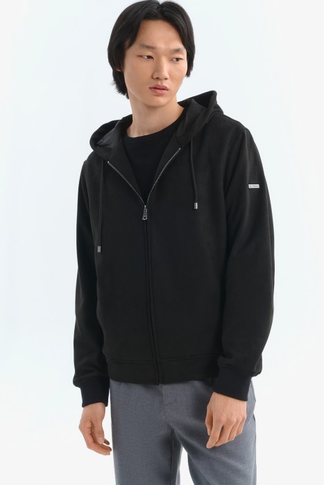 ветровка с капюшоном от бренда снежная королева вид слева