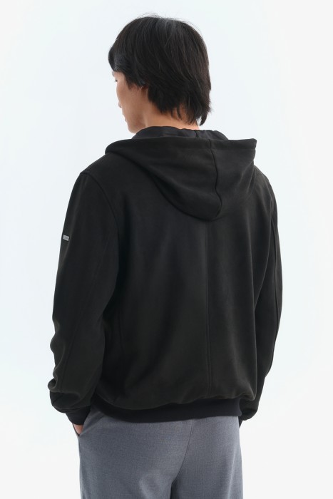 ветровка с капюшоном по цене 3640 руб вид справа