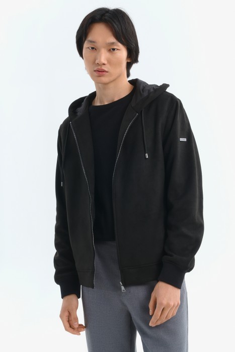 ветровка с капюшоном из россии вид сбоку