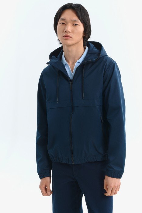 ветровка с капюшоном от бренда снежная королева вид слева