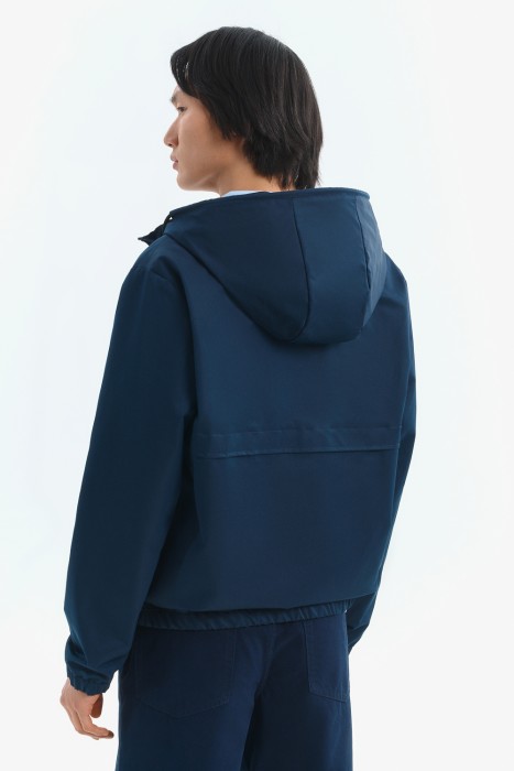 ветровка с капюшоном по цене 2580 руб вид справа