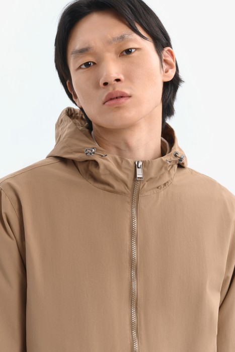 ветровка с капюшоном от бренда снежная королева вид слева