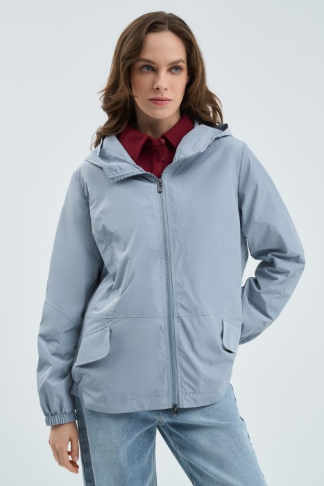 ветровка с капюшоном от бренда снежная королева вид слева