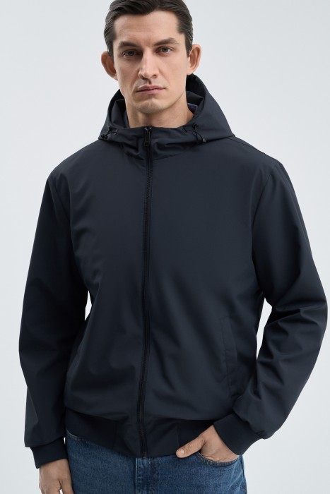 ветровка с капюшоном от бренда снежная королева вид слева