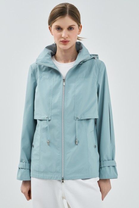 ветровка с капюшоном от бренда снежная королева вид слева