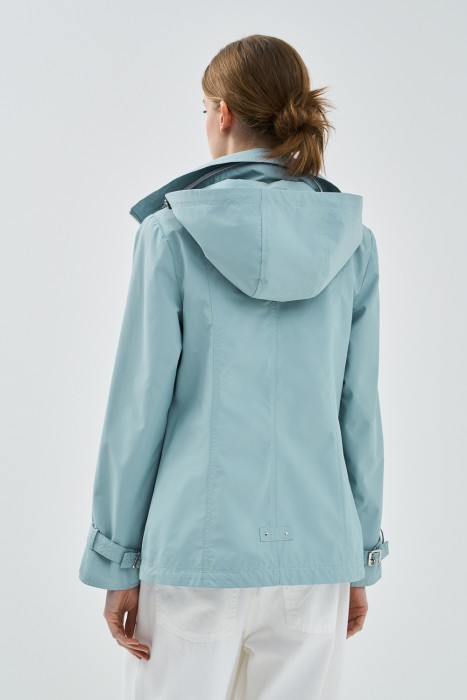 ветровка с капюшоном по цене 3350 руб вид справа